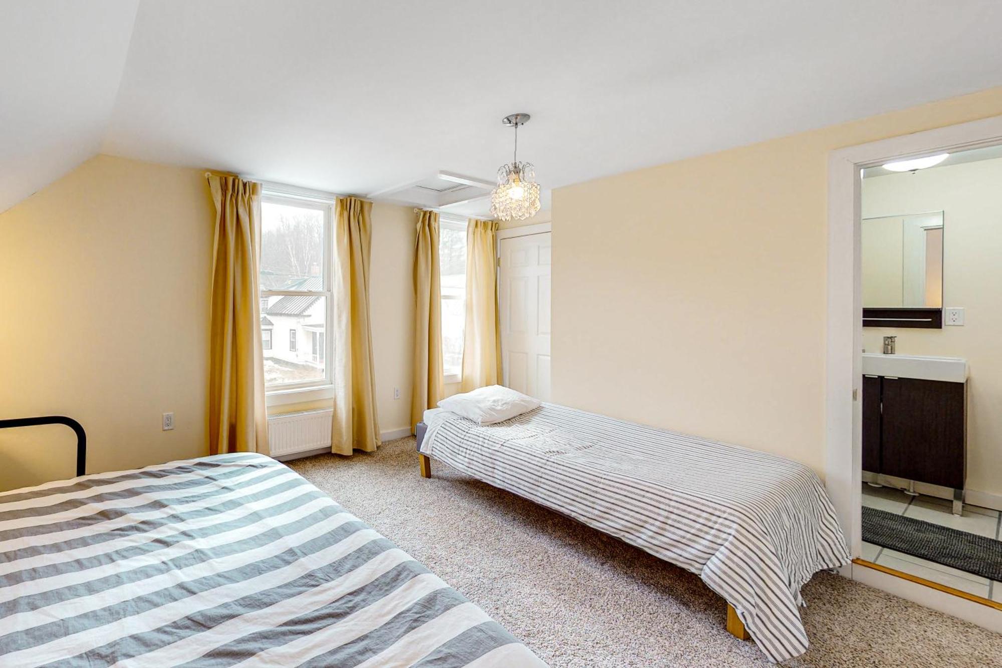 Pleasant Condos Ludlow Room photo
