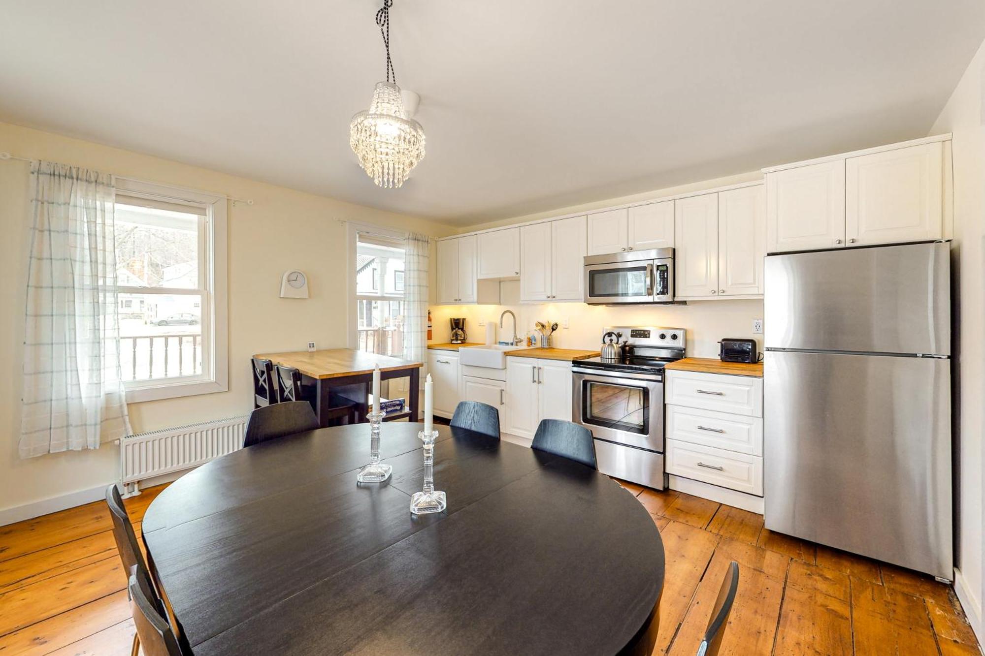 Pleasant Condos Ludlow Room photo